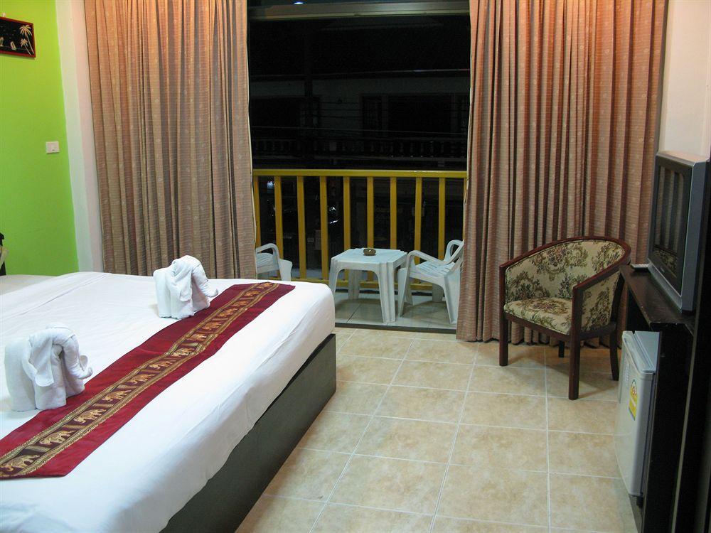 Patong Bay Guesthouse Экстерьер фото