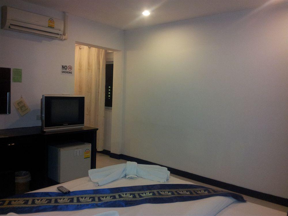 Patong Bay Guesthouse Экстерьер фото