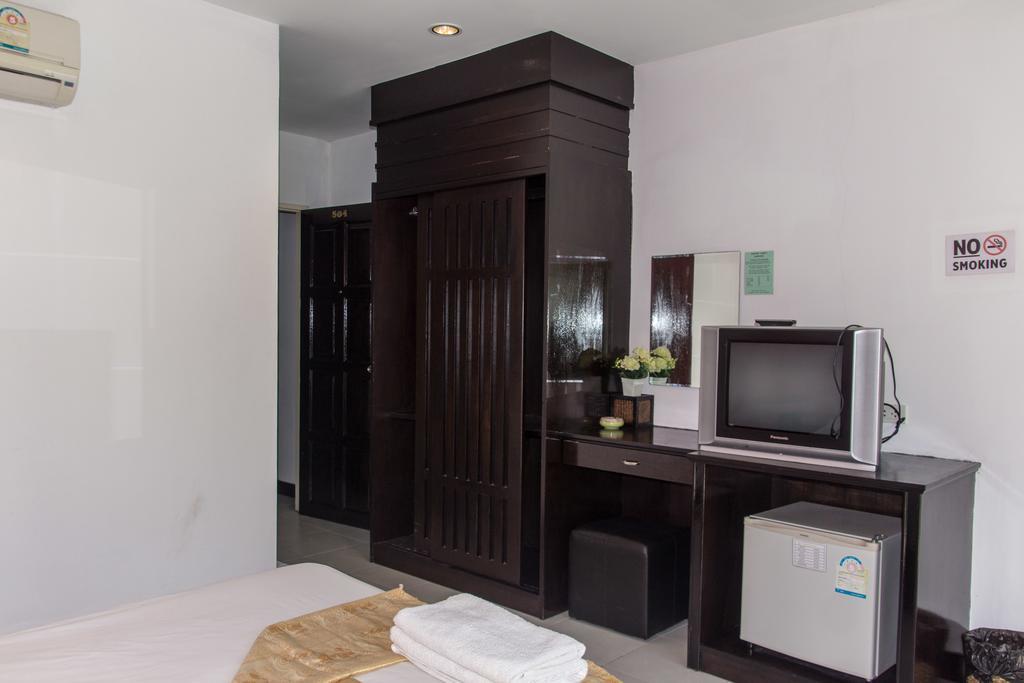Patong Bay Guesthouse Экстерьер фото