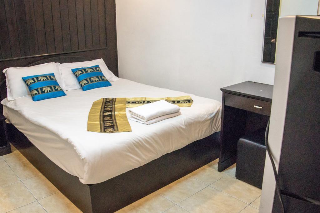Patong Bay Guesthouse Экстерьер фото