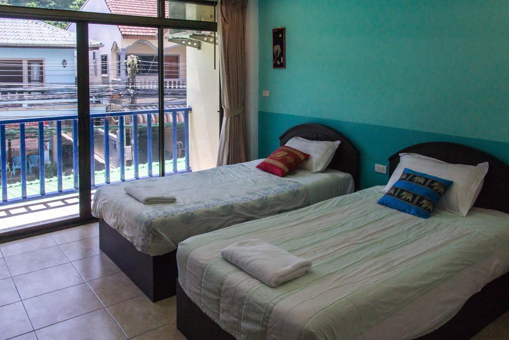 Patong Bay Guesthouse Экстерьер фото
