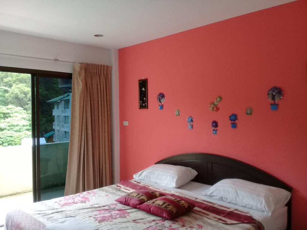 Patong Bay Guesthouse Экстерьер фото