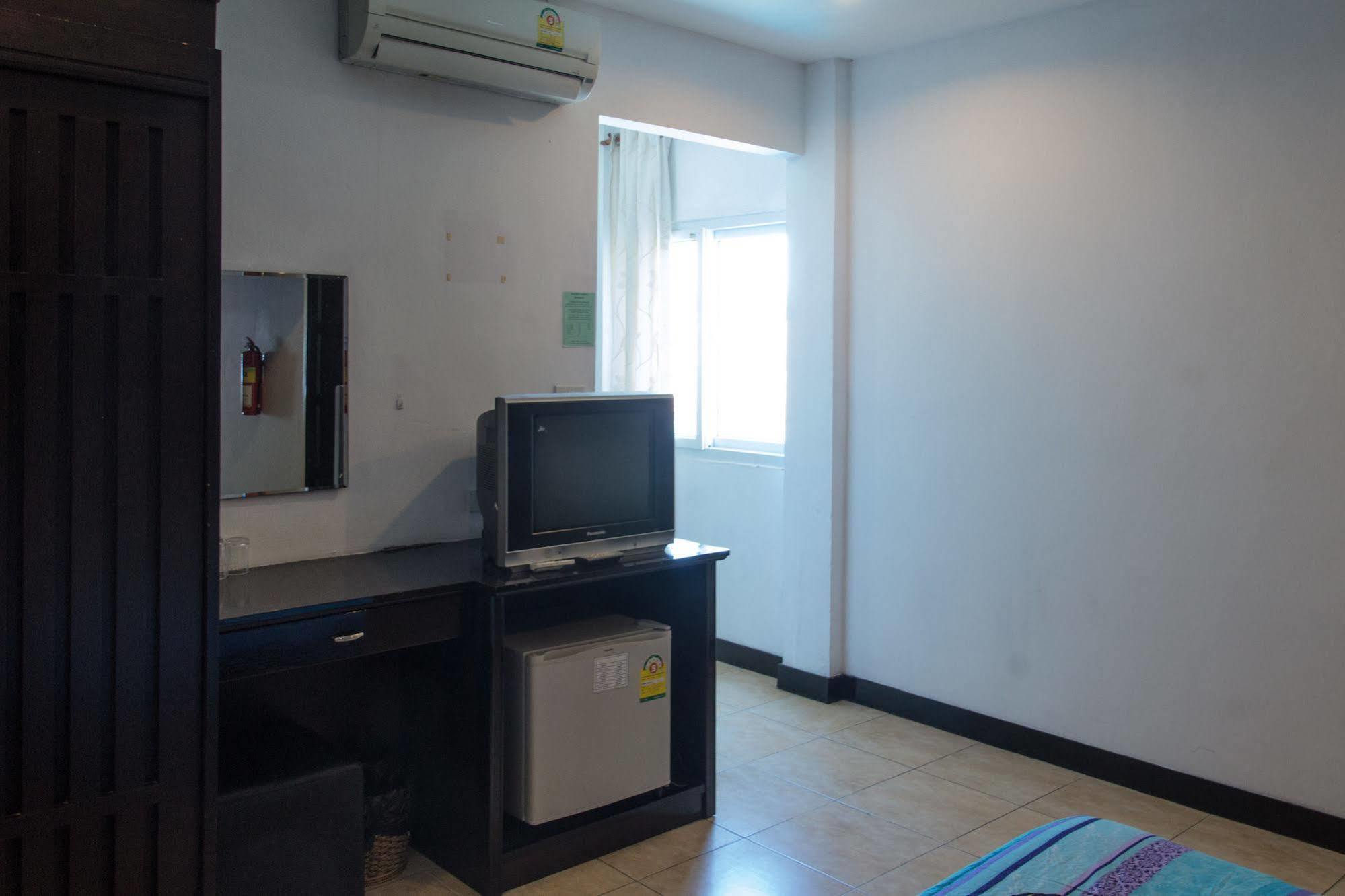 Patong Bay Guesthouse Экстерьер фото