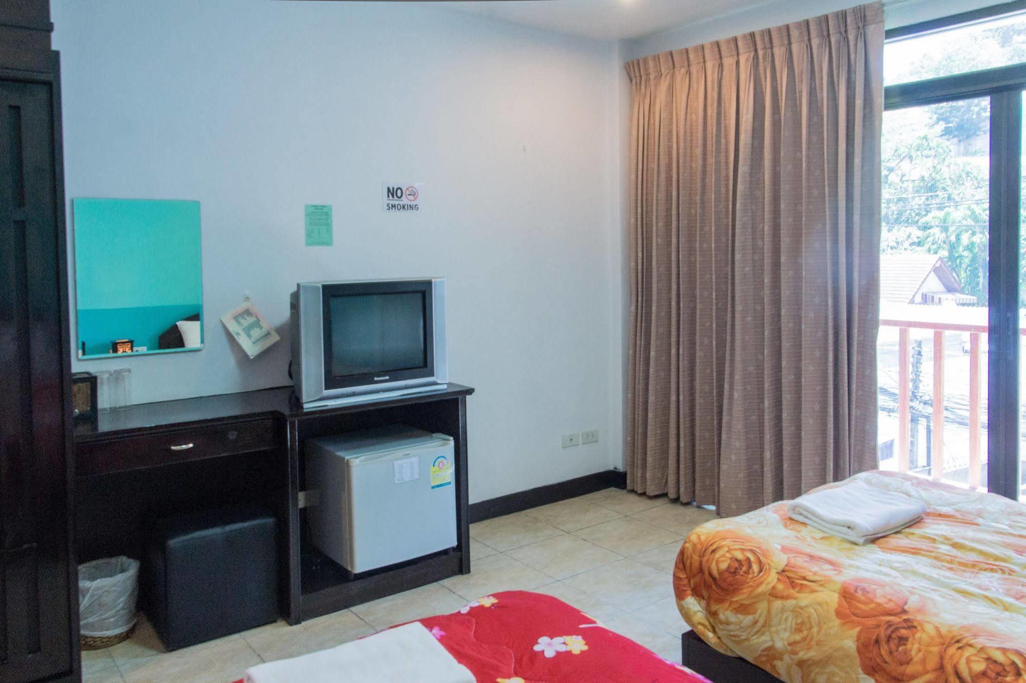 Patong Bay Guesthouse Экстерьер фото