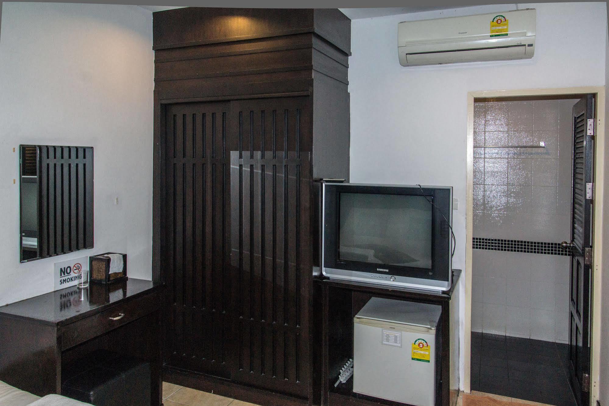 Patong Bay Guesthouse Экстерьер фото