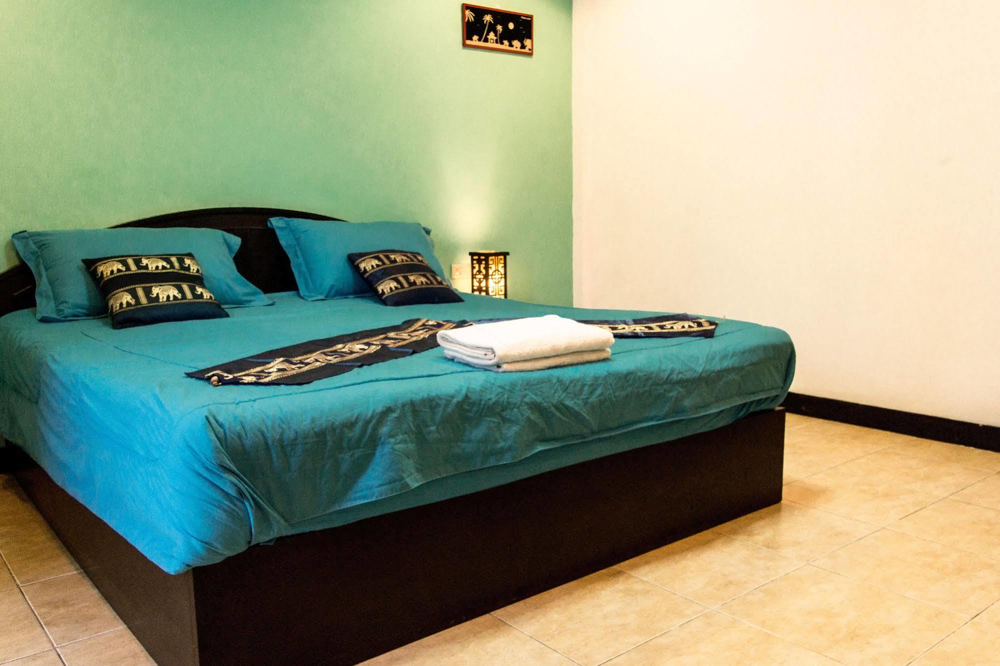 Patong Bay Guesthouse Экстерьер фото