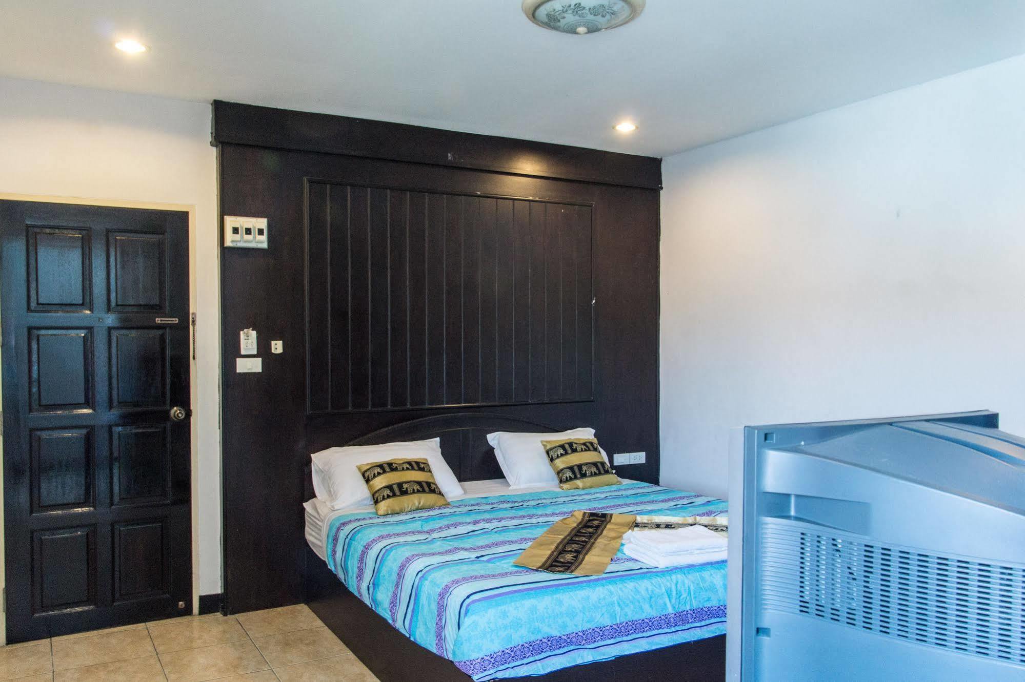 Patong Bay Guesthouse Экстерьер фото