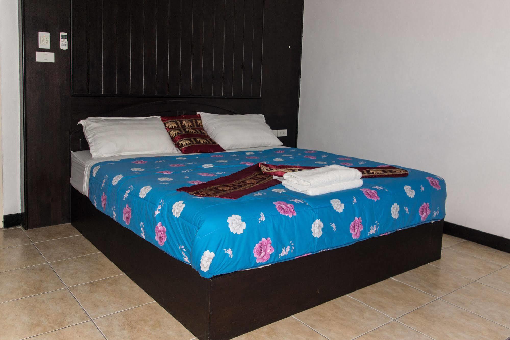 Patong Bay Guesthouse Экстерьер фото