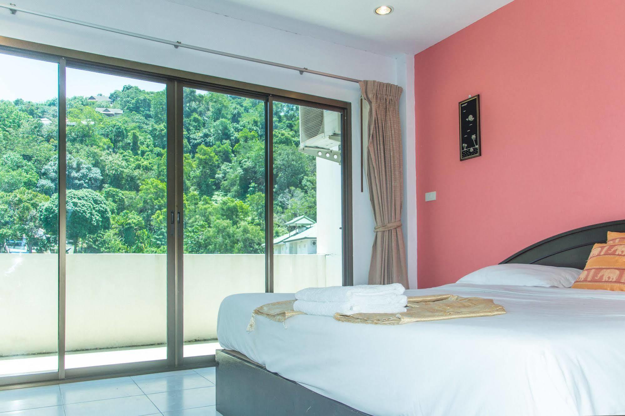 Patong Bay Guesthouse Экстерьер фото