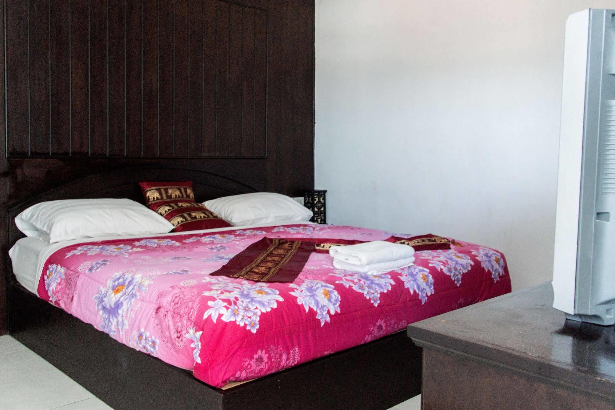 Patong Bay Guesthouse Экстерьер фото