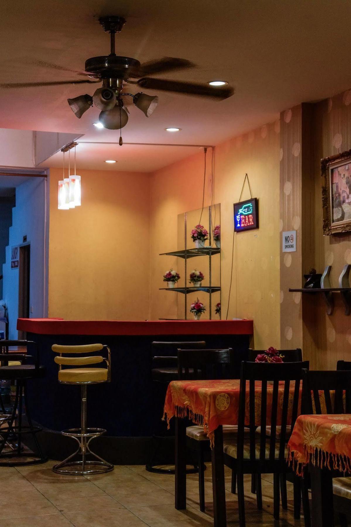 Patong Bay Guesthouse Экстерьер фото